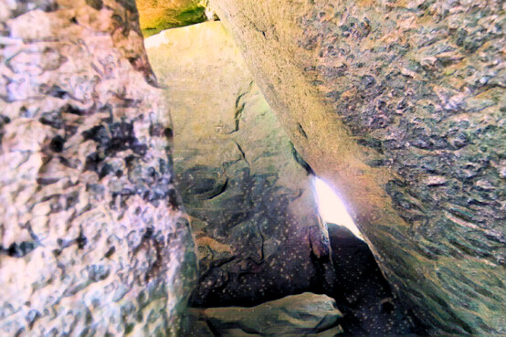 Looking into Chûn Quoit through the main gap