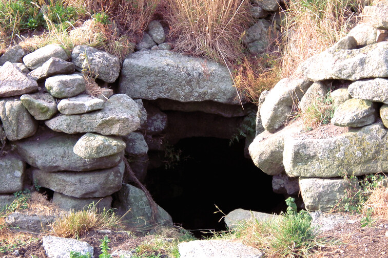 The fogou at Pendeen Vau (ask at the farm for access permission).