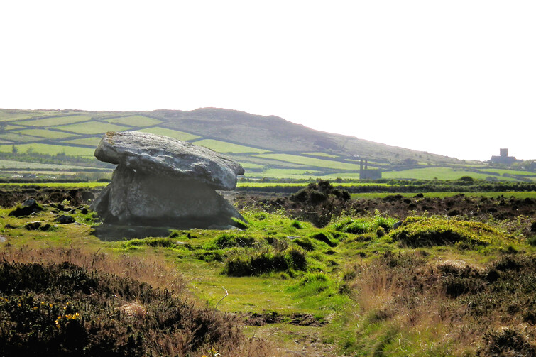 Carn Eanes as seen from Chûn Quoit
