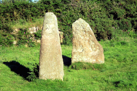 These are at Faugan Round. Generally regarded as a gateway at the round, and coming from the iron age, they resemble bronze age double menhirs. There are no other iron age menhirs like this